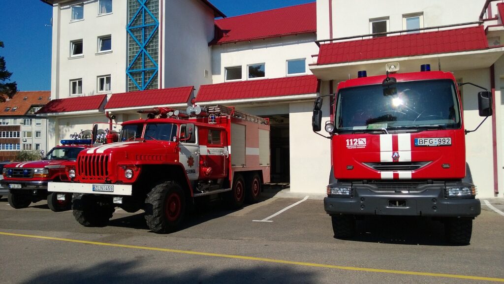 firehouse, fire station, fire car-429754.jpg